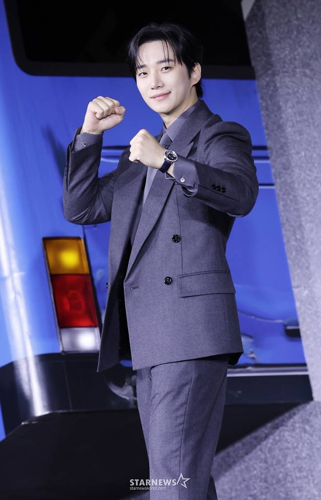 배우 이준호가 22일 서울 강남구 웨스틴서울 파르나스에서 진행된 넷플릭스 '캐셔로' 제작발표회에 참석해 포즈를 취하고 있다. /2025.12.22 /사진=김휘선 hwijpg@