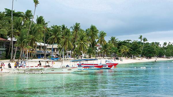 관광청은 2026년 맞춤형 여행으로 차별화를 더해간다는 전략이다. 사진은 필리핀 보홀의 알로나 비치&nbsp; /여행신문CB