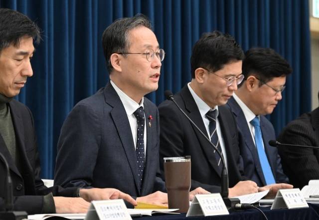 이형일 재정경제부 차관이 1월 5일 정부세종청사에서 2026년 경제성장전략 상세브리핑을 하고 있다. 재경부 제공