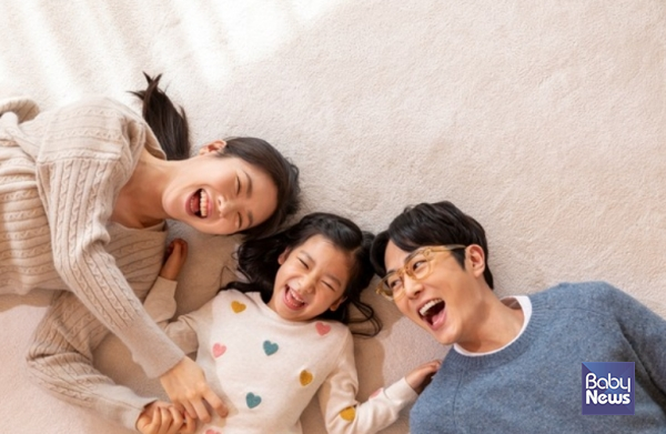 늘봄학교는 2024년부터 도입된 제도로, 기존 방과후학교와 돌봄교실을 통합·확대한 형태다. 학교 수업 이후 돌봄과 학습을 함께 제공해 초등 저학년을 중심으로 방과 후 공백을 줄이겠다는 취지에서 출발했다. ⓒ베이비뉴스