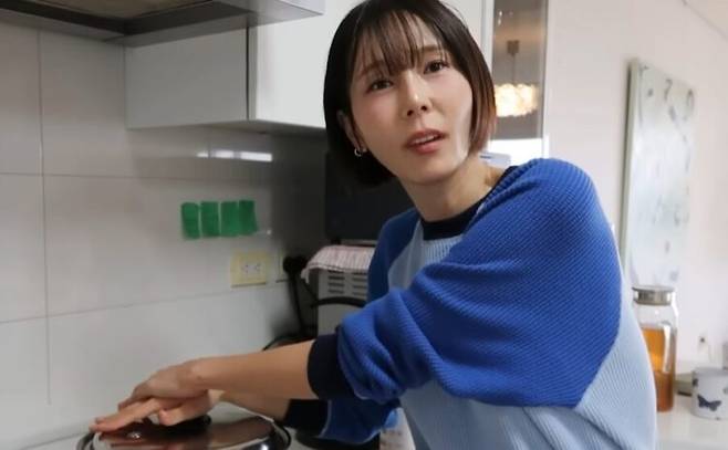 방송인 김나영이 고등어 온소바 레시피를 공개했다. 사진=유튜브 채널 '김나영의 nofilterTV(노필터티비)'