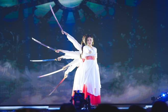 마스터 예심 진 이소나가 속한 현역부A의 검무 퍼포먼스. /TV조선