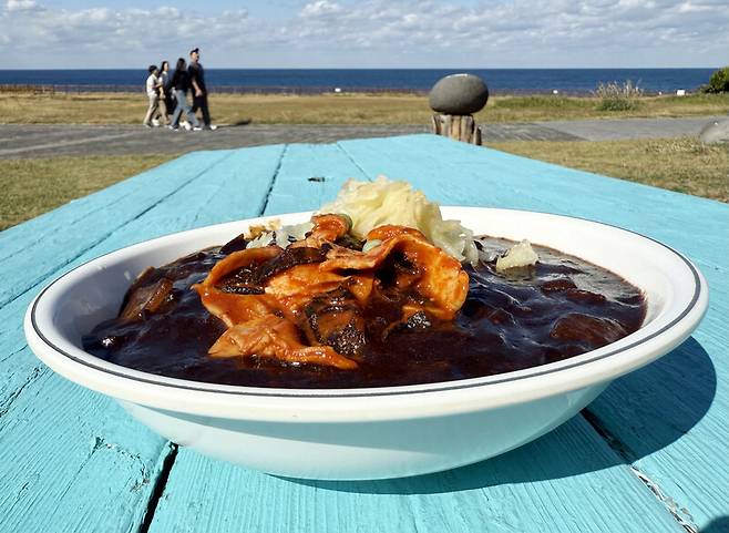 마라도에서 맛볼 수 있는 짜장면. 박미향 기자