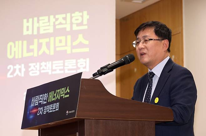 김성환 기후에너지환경부 장관이 7일 서울 여의도 국회 의원회관에서 열린 바람직한 에너지믹스 2차 정책 토론회에서 인사말을 하고 있다. 연합뉴스
