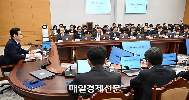 이재명 대통령이 8일 서울 종로구 청와대 여민관에서 열린 수석보좌관회의에서 모두발언을 하고 있다. 2026.01.08 [청와대사진기자단  김호영 기자]
