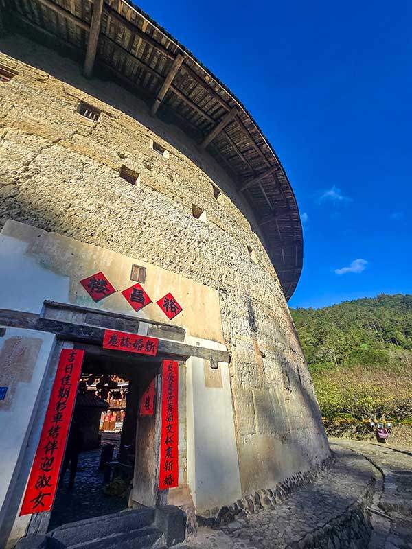 유창루의 외관. 외부로 통하는 문은 하나다.