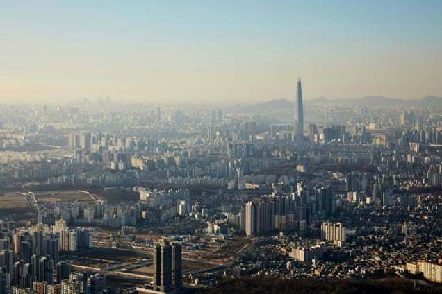 지난 연말 거래 반등이 추세 전환인지는 불확실하다. 게티이미지