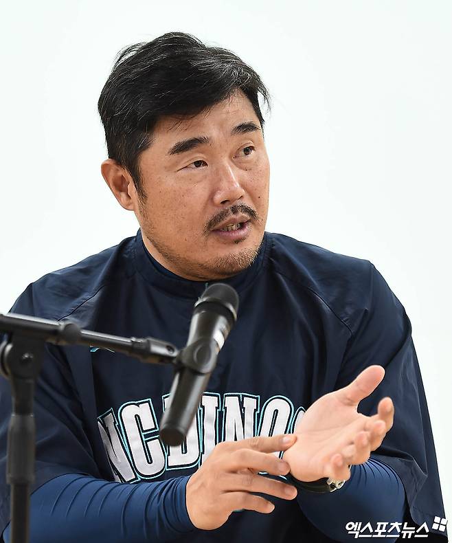 이호준 NC 다이노스 감독이 옛 스승 '야신' 김성근 전 감독으로부터 아시아쿼터 일본인 투수 활용법에 관한 소중한 팁을 전수했다. 엑스포츠뉴스 DB