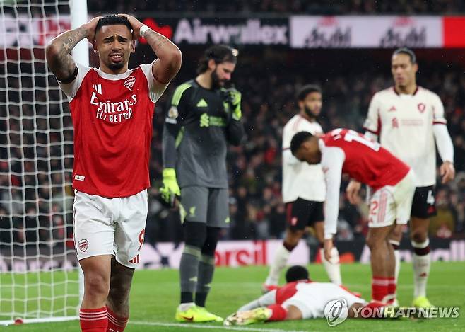 골 안 들어가자 안타까워하는 아스널 제주스 [EPA=연합뉴스]