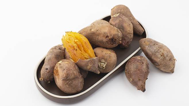 고구마에 풍부한 비타민 C와 E는 서로를 보완하며 면역 시스템 강화를 돕는다 | 출처: 클립아트코리아