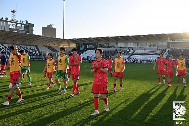 7일 사우디아라비아 리야드 알샤바브 클럽 스타디움에서 열린 아시아축구연맹(AFC) 23세 이하(U-23) 아시안컵 대한민국과 이란의 경기, 0대0 무승부를 기록한 대한민국 선수들이 아쉬워하고 있다. (대한축구협회 제공, 재판매 및 DB 금지) 2026.1.7/뉴스1 ⓒ News1 김진환 기자