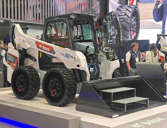 두산밥캣이 ‘CES 2026’에서 공개한 음성 제어가 가능한 건설용 장비. 두산밥캣 제공