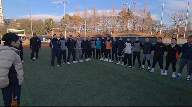 모교인 북일고를 방문한 문현빈.사진=북일고 제공