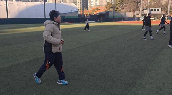 모교인 북일고를 방문한 문현빈.사진=북일고 제공