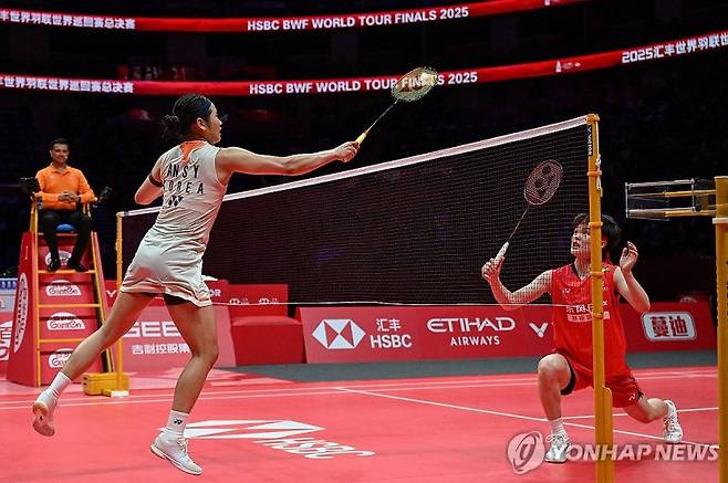 안세영과 왕즈이의 경기 장면.연합뉴스