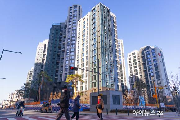 1월 입주할 서울 강동구 천호3구역 'e편한세상 강동 프레스티지원' 현장. [사진=김민지 기자]