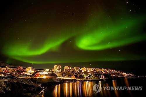 오로라가 펼쳐진 그린란드 수도 누크 [연합뉴스]
