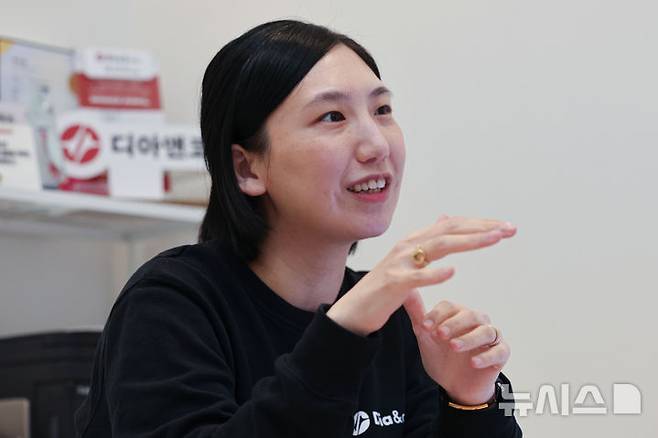 [서울=뉴시스] 권창회 기자 = 이디다 디아앤코 대표가 지난 7일 오후 서울 용산구 디아필라테스에서 뉴시스와 인터뷰를 하고 있다. 2026.01.07. kch0523@newsis.com