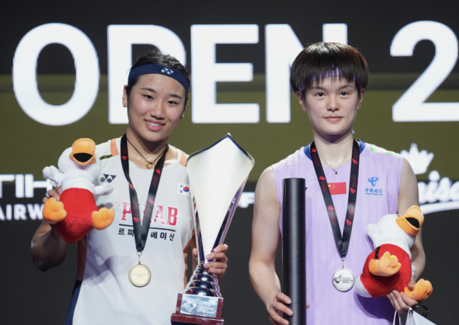 ▲ 압도적인 상대 전적을 보유한 안세영과 이번에는 다르다며 전의를 불태우는 왕즈이의 재격돌에 전 세계 배드민턴 팬들의 시선이 쏠리고 있다. 왕즈이는 지난해만 해도 "안세영과의 경기는 매번 고통스럽고 힘겨운 과정"이라고 솔직한 심경을 전한 바 있다. ⓒ연합뉴스/AFP