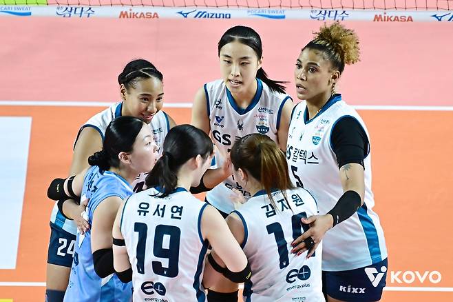 파이팅 외치는 GS칼텍스 선수들 [한국배구연맹 제공. 재판매 및 DB 금지]