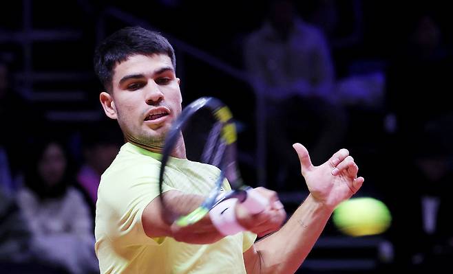 ▲&nbsp;10일 인천 인스파이어 아레나에서 열린 현대카드 슈퍼매치14에서 카를로스 알카라스 (Carlos Alcaraz Garfia)선수가 스트로크를 이어가고 있다. /양진수기자photosmith@incheonilbo.com