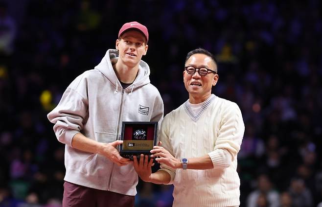 ▲ 10일 인천 인스파이어 아레나에서 열린 현대카드 슈퍼매치14에서 경기가 끝난 뒤 시상식이 열리고 있다. /양진수기자 photosmith@incheonilbo.com