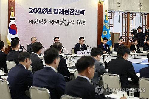 이재명 대통령이 9일 청와대에서 열린 경제성장전략 국민보고회에서 발언하고 있다. 청와대통신사진기자단