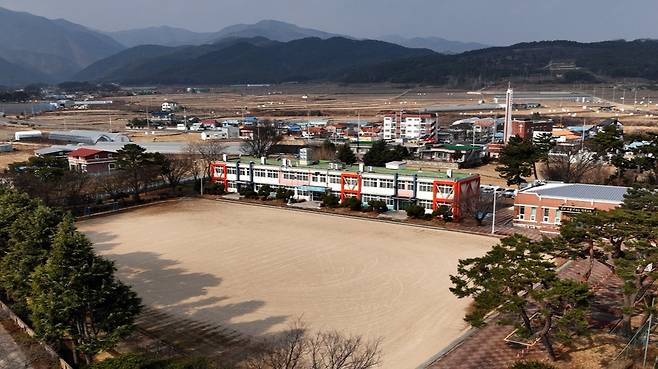 통폐합으로 오는 2월 28일 문을 닫는 송라중학교 /이용선기자 photokid@kbmaeil.com