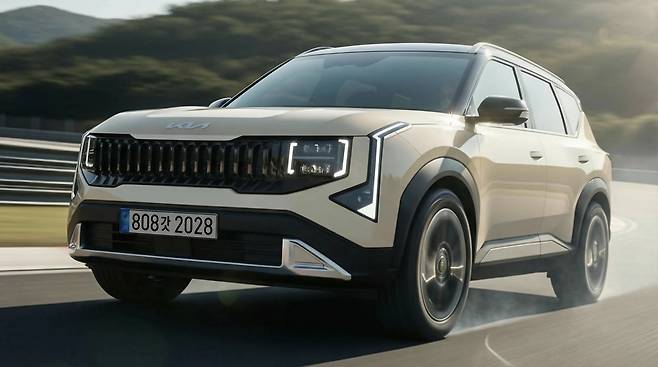 기아 셀토스 풀체인지 SP3 샴페인 골드 측후면 디장니 EV9 스타일 테일램프 적용