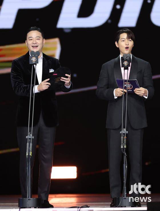 '제40회 골든디스크어워즈 with 업비트' 각 부문별 수상자, 시상자. 특별취재반 특별취재반 / 2026.01.10/