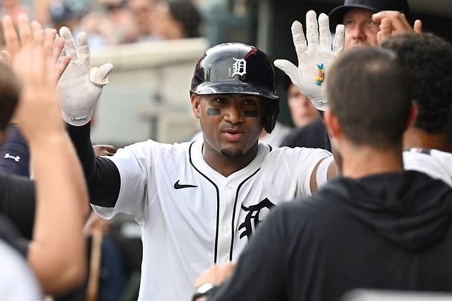 디트로이트 앤디 이바네즈가 28일(현지시간) 미국 미시간주 디트로이트 코메리카 파크에서 열린 2025 메이저리그(ML) 애리조나전에서 솔로 홈런을 친 뒤 더그아웃에서 세리머니를 하고 있다. 사진 | Imagn Images 연합뉴스