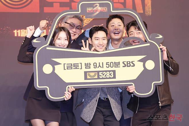 SBS 새 금토드라마 '모범택시3' 제작발표회에 참석한&nbsp; 김의성, 표예진, 이제훈, 장혁진, 배유람.&nbsp; 25.11.18 ⓒ이혜영 기자 lhy@hankooki.com