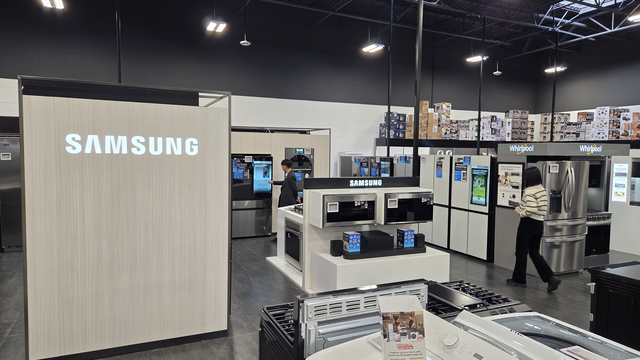 미국 라스베이거스 중심가 인근 ‘베스트바이(Best Buy)’ 매장에 8일(현지시간) 삼성전자 가전제품이 전시돼 있다. 장우진 기자