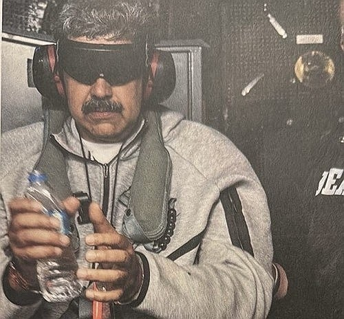 도널드 트럼프 미국 대통령이 지난 3일(현지시간) 미군이 기습적인 군사 작전으로 체포한 니콜라스 마두로 베네수엘라 대통령의 모습을 소셜미디어 ‘트루스소셜’에 공개했다. [트럼프 트루스소셜 계정. 워싱턴=연합뉴스]