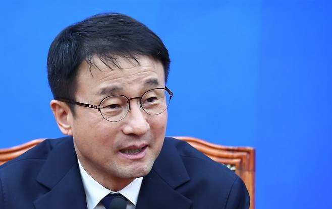 한병도 더불어민주당 신임 원내대표가 11일 오후 서울 여의도 국회에서 기자간담회를 열고 발언하고 있다. 뉴시스