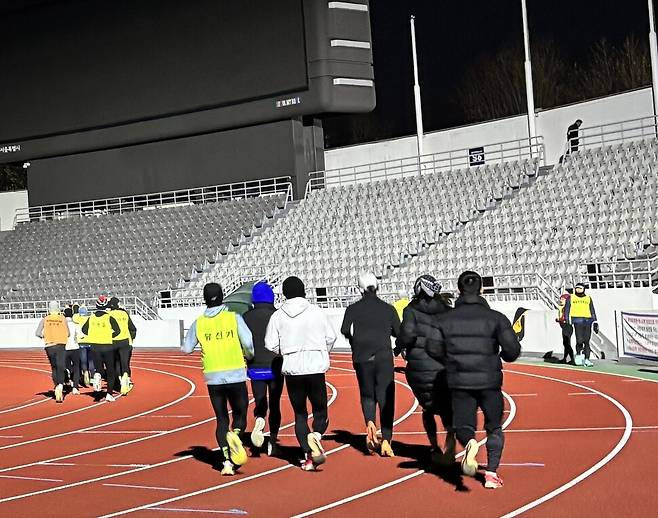 목동종합운동장에서 훈련하는 모습. 필자 제공