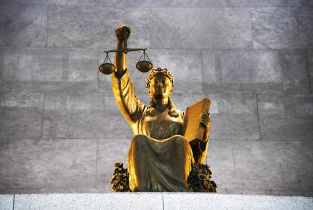 서울 서초구 대법원 대법정 앞에 있는 정의의 여신상. 한국일보 자료사진