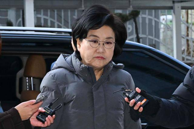 이혜훈 기획예산처 장관 후보자가 9일 서울 중구 예금보험공사에 마련된 인사청문회 준비 사무실로 출근하며 취재진 질문을 받고 있다. 강예진 기자