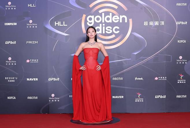 Jennie attends the red carpet event at the Golden Disc Awards on Jan. 10. [HLL JOONGANG]