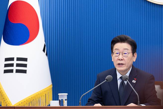 President Lee Jae Myung speaks during a meeting of senior presidential secretaries at the Blue House in central Seoul on Jan. 8. [YONHAP]