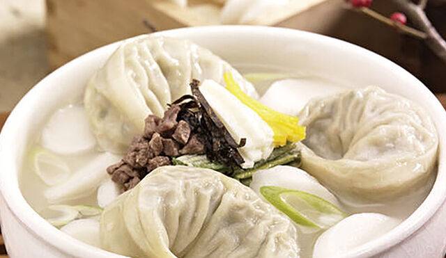 손맛이 담긴 만둣국.