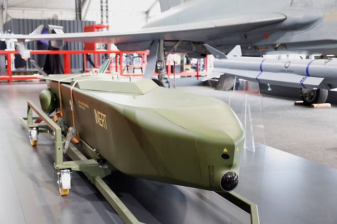 독일 타우러스 시스템스가 만든 타우러스 KEPD 350 장거리 공대지미사일이 전시되어 있다. 로이터