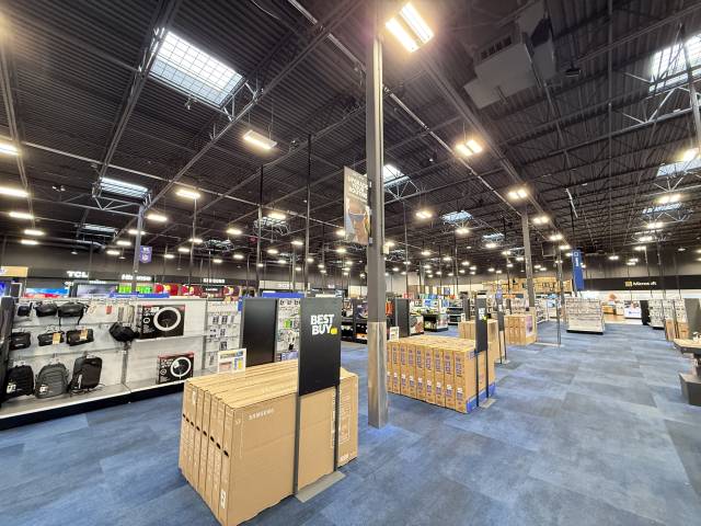 8일(현지시간) 미국 라스베이거스 중심가에서 차로 10여분 거리의 도시 남서부 쇼핑 지구인 아로요에 있는 종합 가전 판매 매장 ‘베스트바이’. 구경우 기자