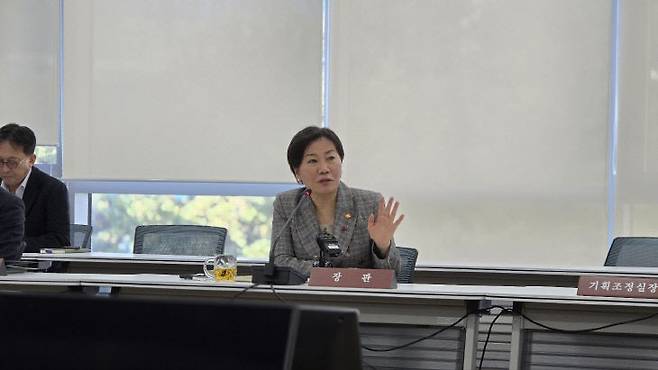송미령 장관이 이날 오전 정부세종청사 대회의실에서 기자 간담회를 갖고 있는 모습. 사진=이희택 기자.