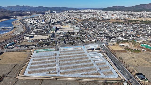 경주시가 교통체증현상을 해소하기 위해 황리단길 입구에 조성중인 대규모 환승주차장. 경주시 제공