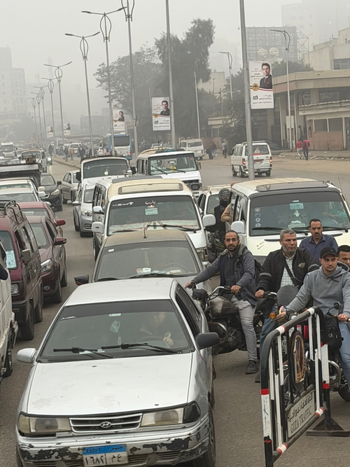 20일 현지시간 이집트 기자지구에서 대이집트박물관으로 이동하던 중 촬영한 도로 풍경. 정재훈기자 jjhoon@yeongnam.com
