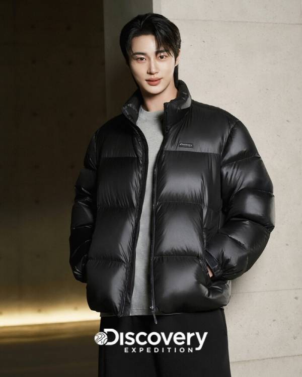 디스커버리 익스페디션 반슬리 다운 숏패딩 화보컷.&nbsp;ⓒ한세엠케이