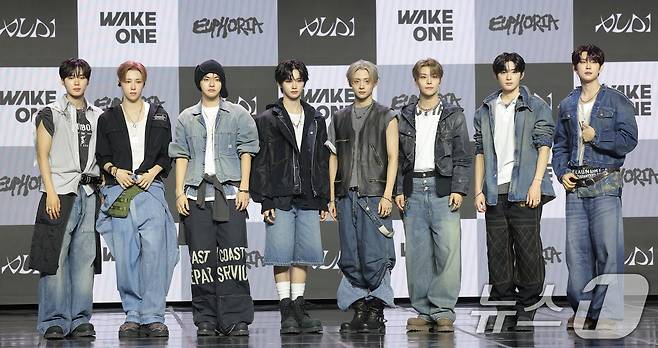그룹 알파드라이브원(ALD1)이 12일 서울 용산구 블루스퀘어 SOL트래블홀에서 열린 미니 1집 'EUPHORIA'(유포리아) 발매 쇼케이스에서 포즈를 취하고 있다. 2026.1.12/뉴스1 ⓒ News1 권현진 기자