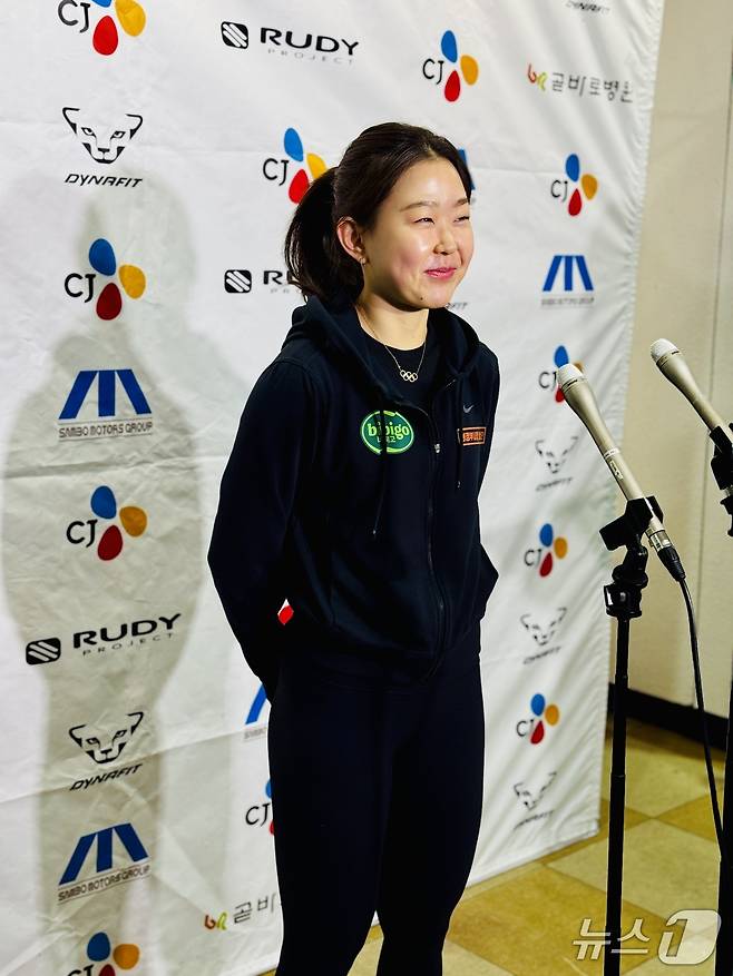 스피드스케이팅 여자 단거리 간판 김민선이 12일 서울 태릉국제스케이트장에서 인터뷰하고 있다.