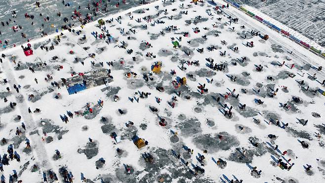 지난 2018년 빙어축제가 열린 강원 인제군 남면 부평리 빙어호 일원. /인제군청 제공